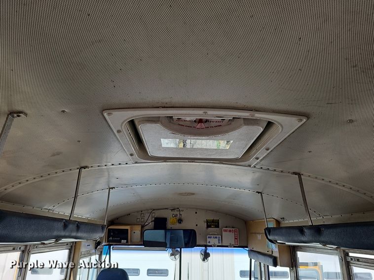 image for item DK0528 2002 International 3800 school bus