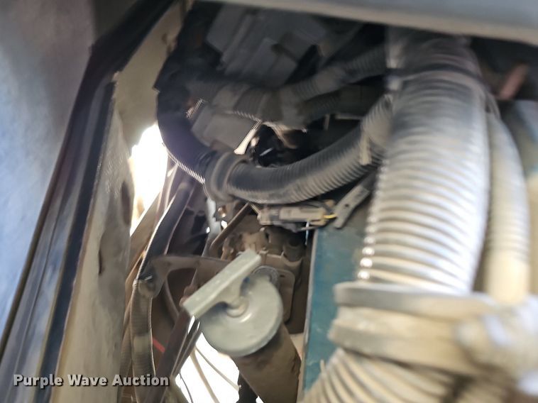 image for item DK0528 2002 International 3800 school bus