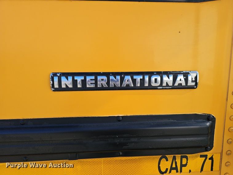 image for item DK0528 2002 International 3800 school bus