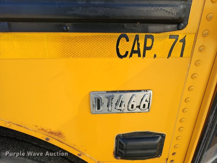 image for item DK0528 2002 International 3800 school bus