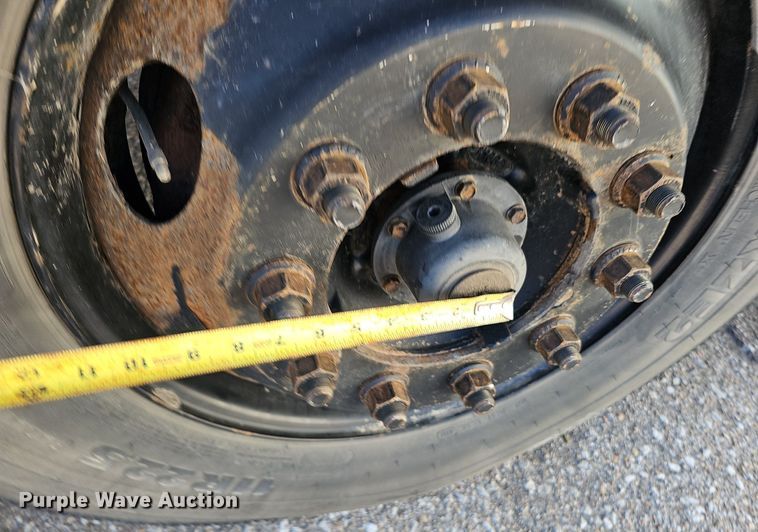 image for item DK0528 2002 International 3800 school bus