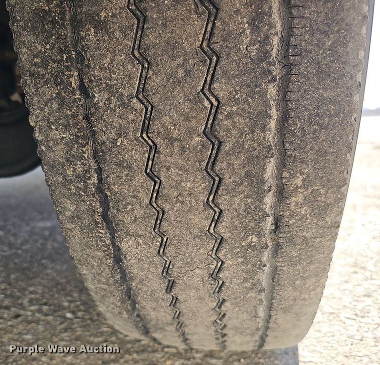 image for item DK0528 2002 International 3800 school bus