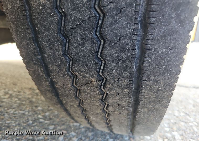 image for item DK0528 2002 International 3800 school bus