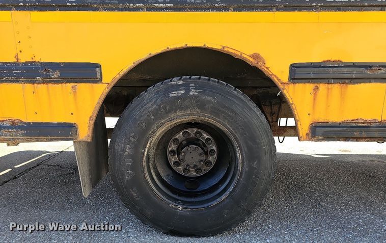 image for item DK0528 2002 International 3800 school bus