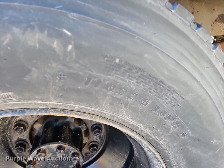 image for item DK0528 2002 International 3800 school bus