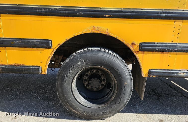 image for item DK0528 2002 International 3800 school bus