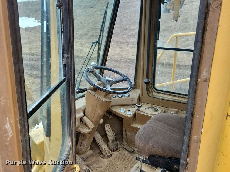 image for item DL7849 1991 Caterpillar 826C landfill compactor