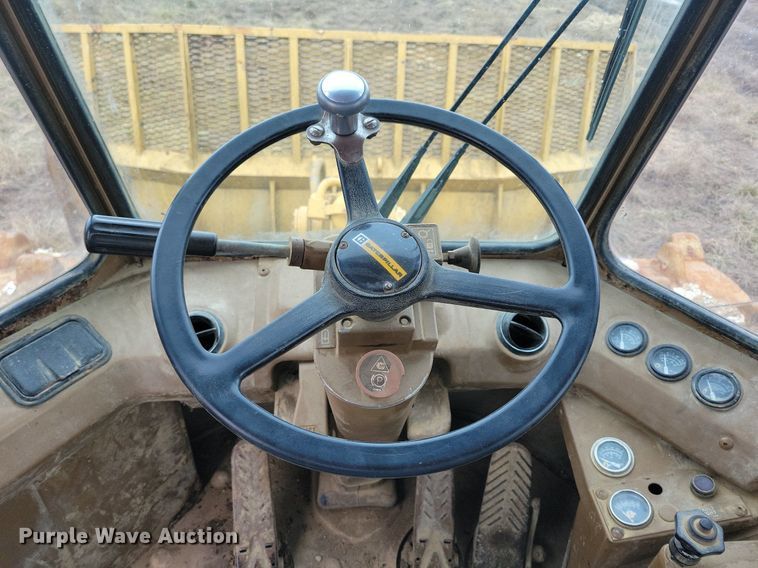 image for item DL7849 1991 Caterpillar 826C landfill compactor