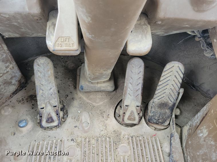 image for item DL7849 1991 Caterpillar 826C landfill compactor