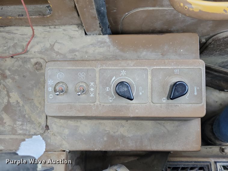 image for item DL7849 1991 Caterpillar 826C landfill compactor