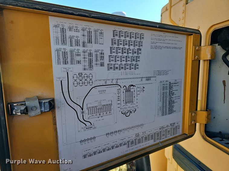 image for item DM1505 2006 IC CE200 school bus