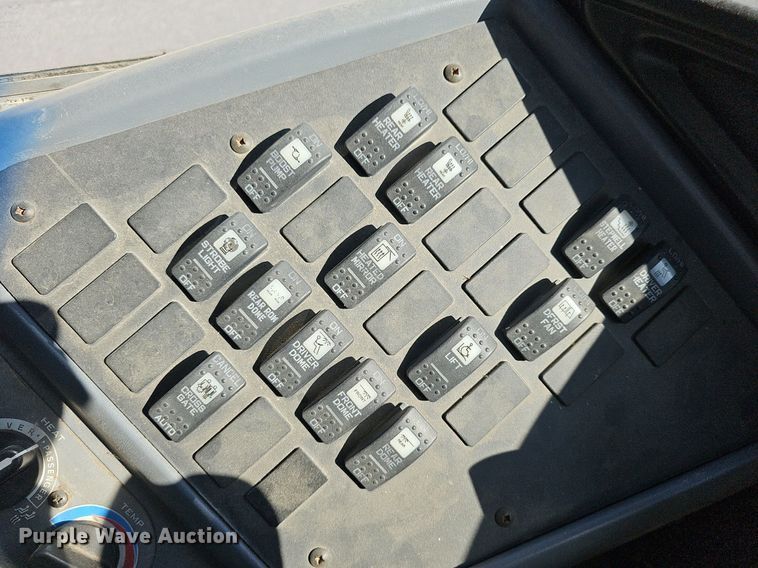 image for item DM1505 2006 IC CE200 school bus