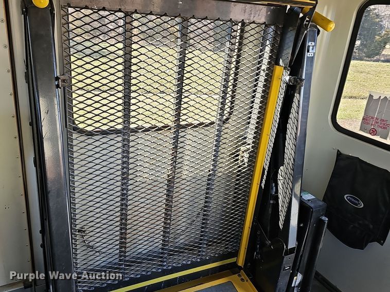 image for item DM1505 2006 IC CE200 school bus