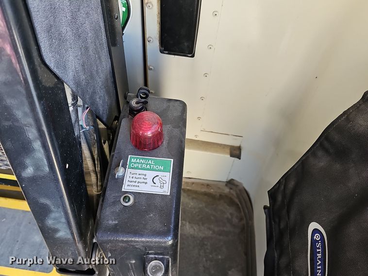 image for item DM1505 2006 IC CE200 school bus