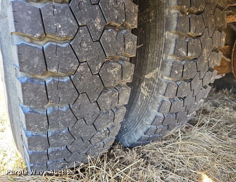 image for item DM1505 2006 IC CE200 school bus