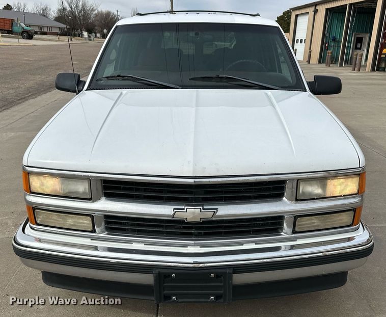 image for item DM2683 1998 Chevrolet Suburban 1500 SUV