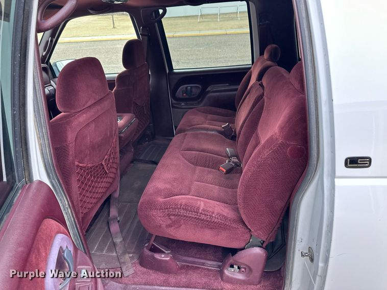 image for item DM2683 1998 Chevrolet Suburban 1500 SUV