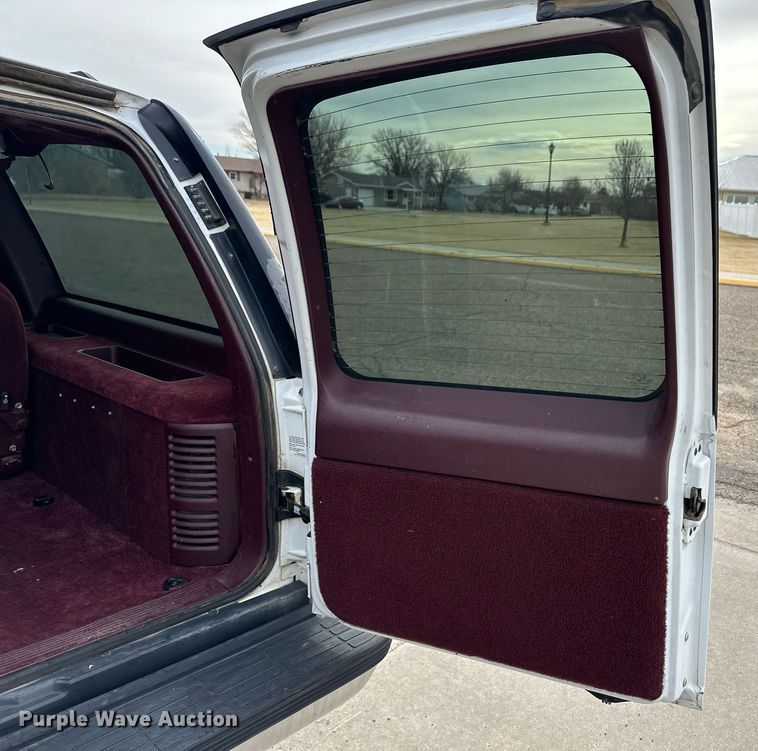 image for item DM2683 1998 Chevrolet Suburban 1500 SUV