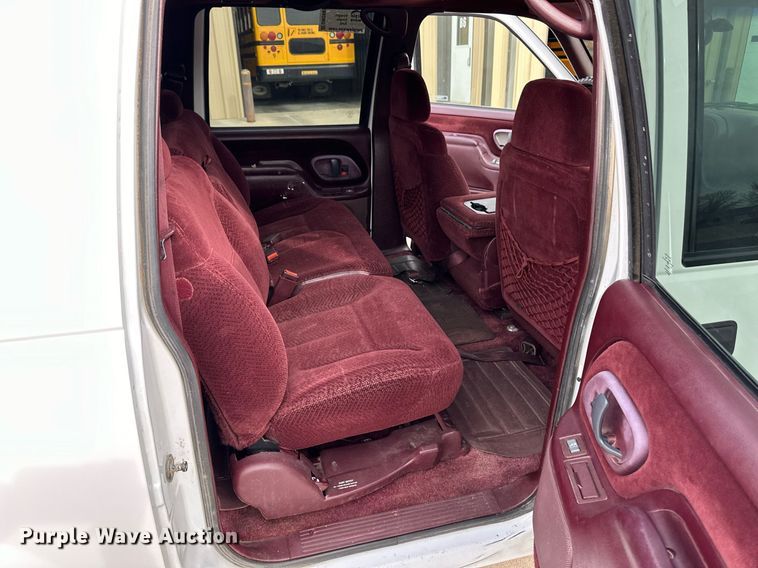 image for item DM2683 1998 Chevrolet Suburban 1500 SUV