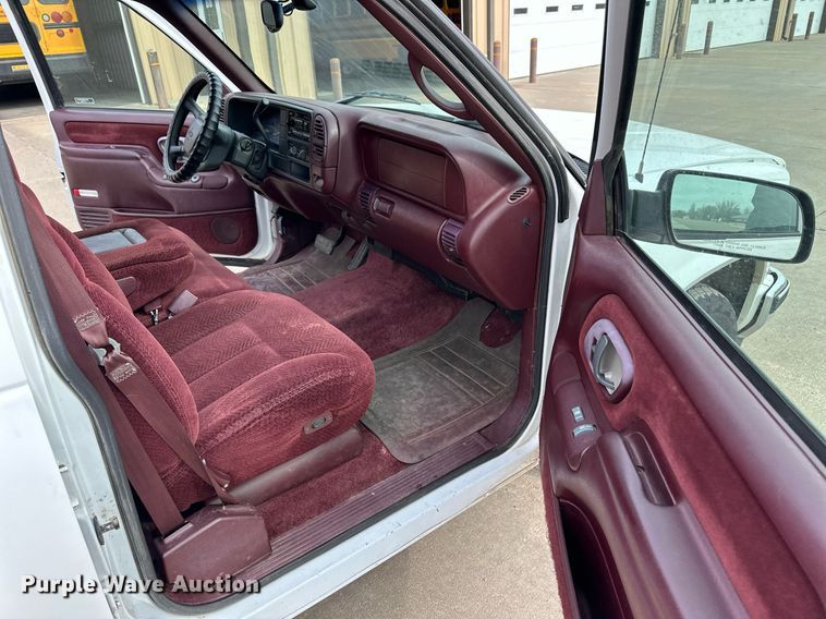 image for item DM2683 1998 Chevrolet Suburban 1500 SUV