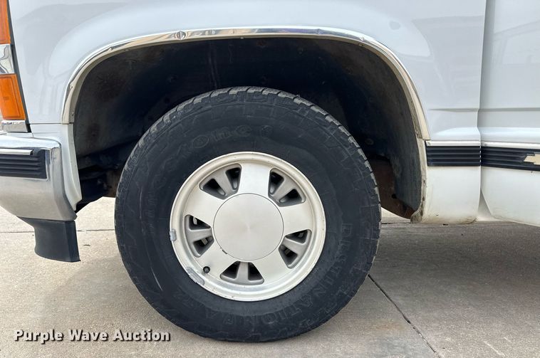 image for item DM2683 1998 Chevrolet Suburban 1500 SUV