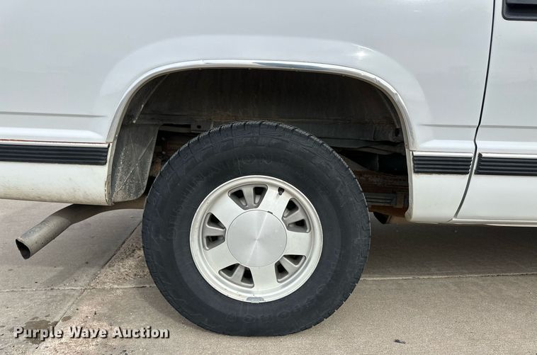 image for item DM2683 1998 Chevrolet Suburban 1500 SUV