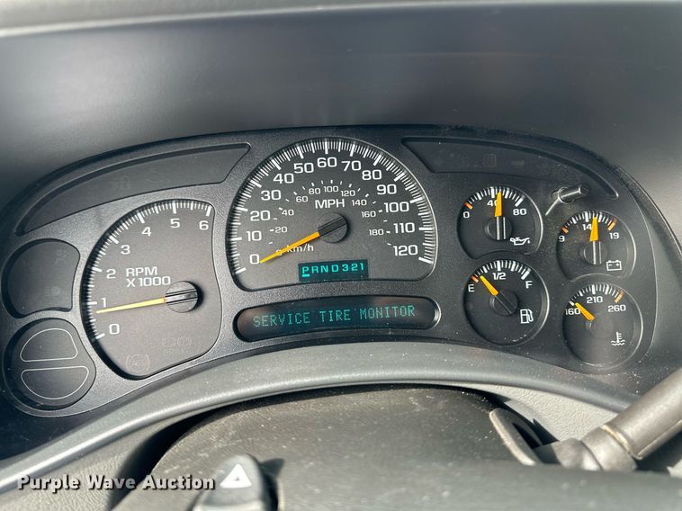 image for item DM2684 2004 Chevrolet Suburban 1500 SUV