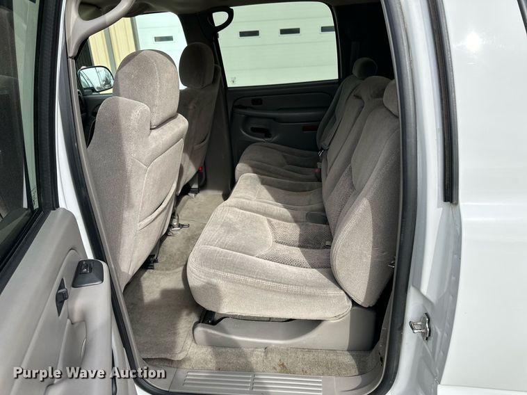 image for item DM2684 2004 Chevrolet Suburban 1500 SUV