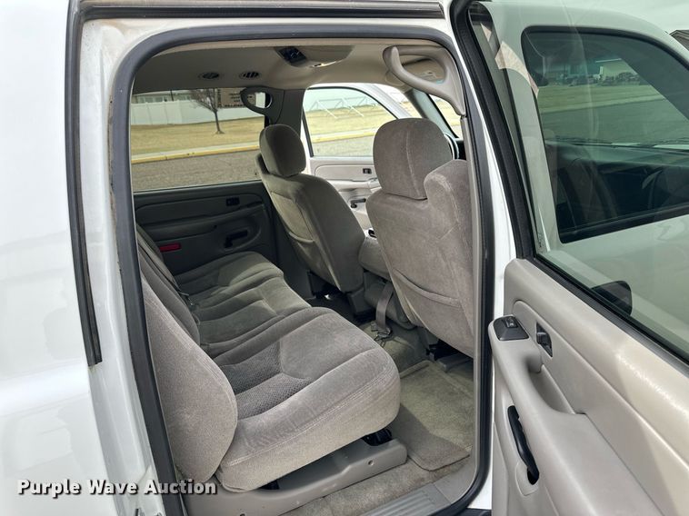 image for item DM2684 2004 Chevrolet Suburban 1500 SUV