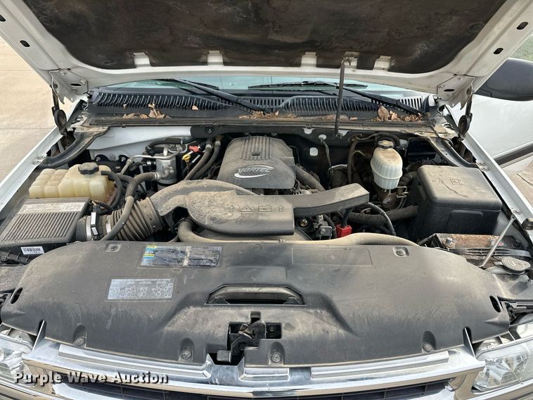 image for item DM2684 2004 Chevrolet Suburban 1500 SUV