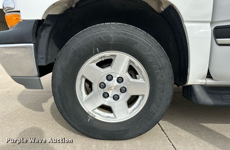 image for item DM2684 2004 Chevrolet Suburban 1500 SUV