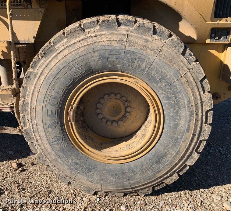 image for item DM7731 2001 Caterpillar  924G wheel loader