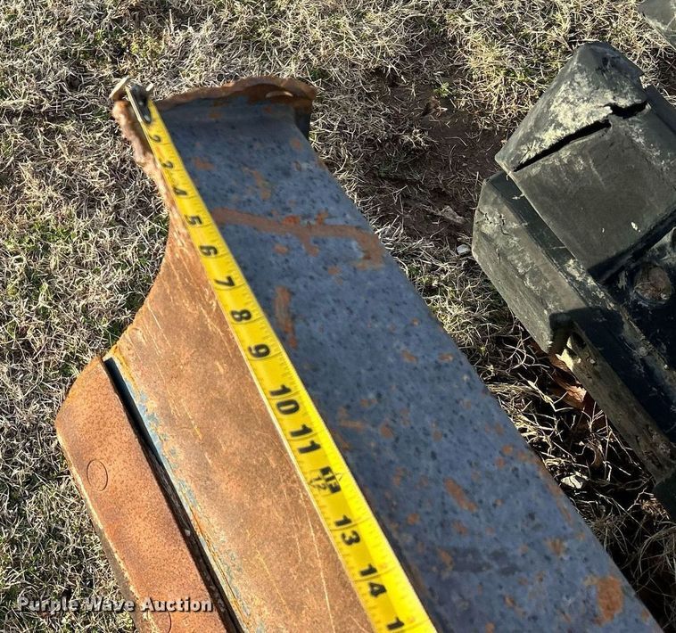 image for item DN0692 2012 John Deere  135D excavator