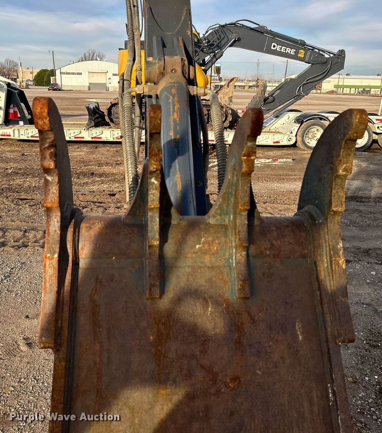 image for item DN0692 2012 John Deere  135D excavator