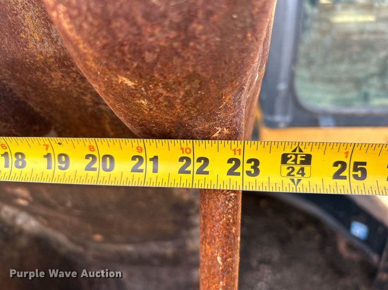 image for item DN0692 2012 John Deere  135D excavator