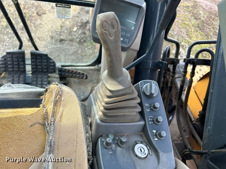 image for item DN0692 2012 John Deere  135D excavator