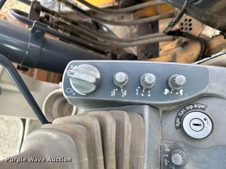 image for item DN0692 2012 John Deere  135D excavator