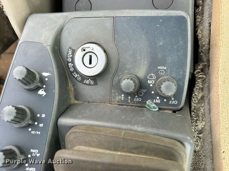 image for item DN0692 2012 John Deere  135D excavator