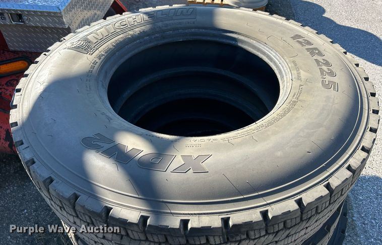 image for item DQ0988 (4) Michelin XDN2 12R22.5 tires