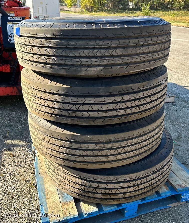 image for item DQ0989 (4) Michelin XZA2 Energy 315/80R22.5 tires