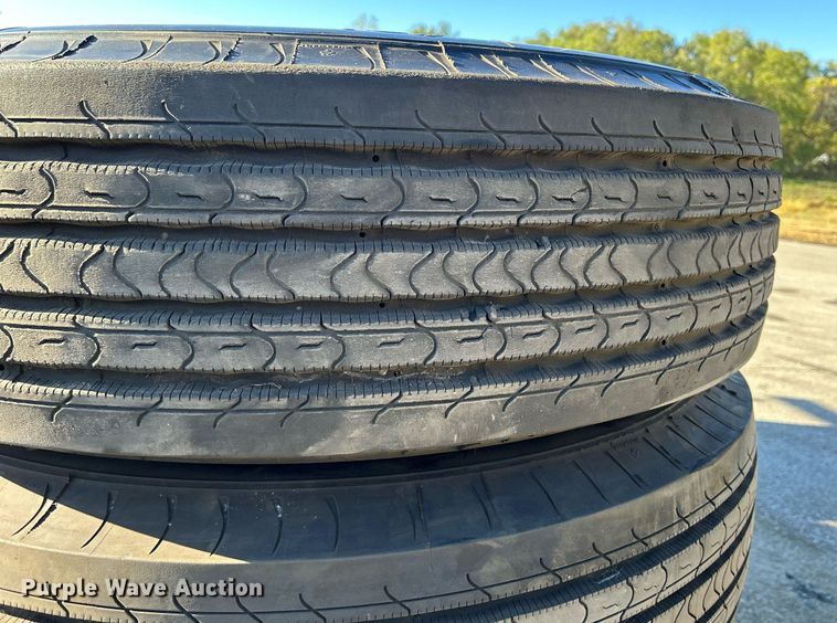 image for item DQ0989 (4) Michelin XZA2 Energy 315/80R22.5 tires
