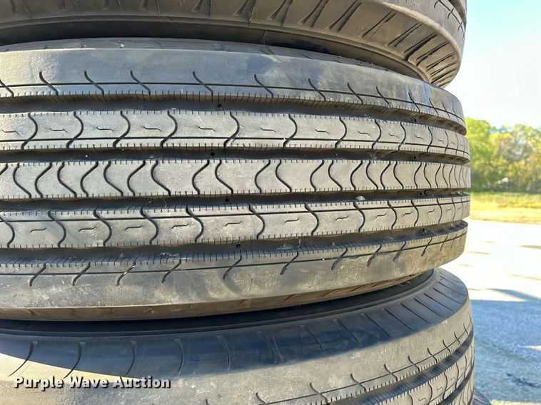 image for item DQ0989 (4) Michelin XZA2 Energy 315/80R22.5 tires