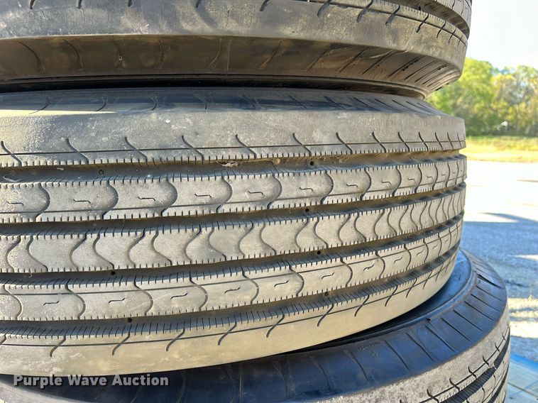 image for item DQ0989 (4) Michelin XZA2 Energy 315/80R22.5 tires