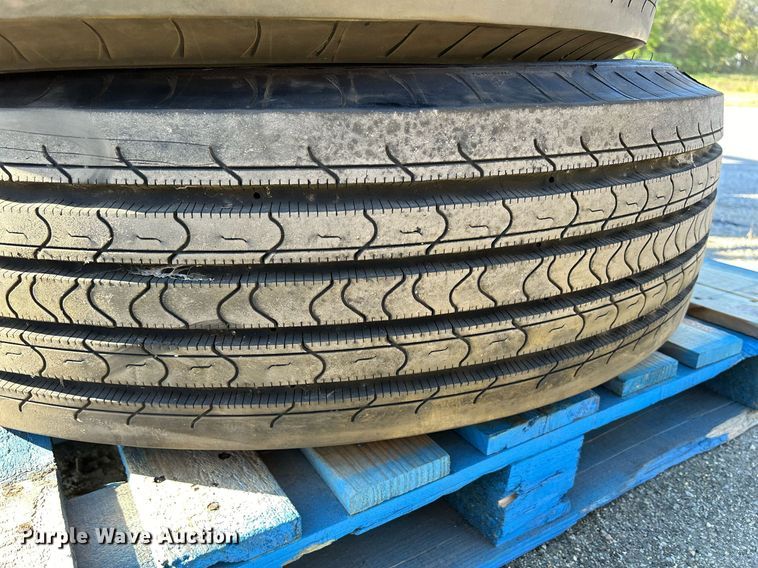 image for item DQ0989 (4) Michelin XZA2 Energy 315/80R22.5 tires