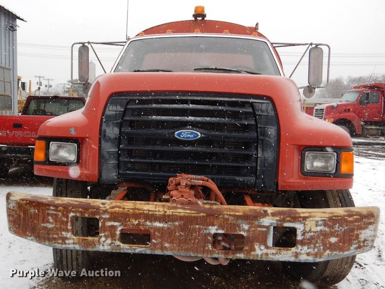 image for item DR5983 1995 Ford F800 oil distributor truck