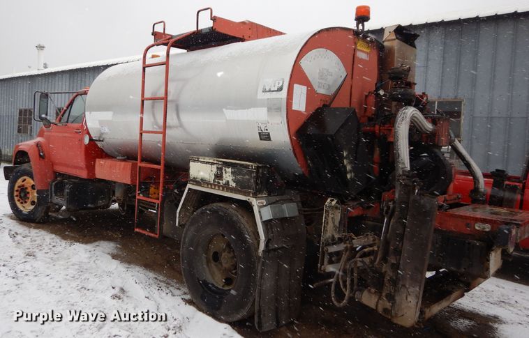 image for item DR5983 1995 Ford F800 oil distributor truck