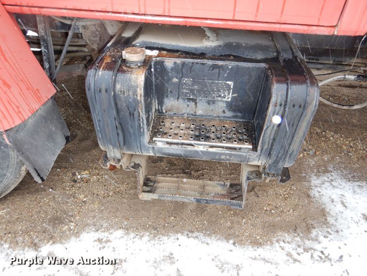 image for item DR5983 1995 Ford F800 oil distributor truck