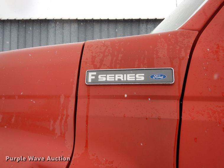 image for item DR5983 1995 Ford F800 oil distributor truck