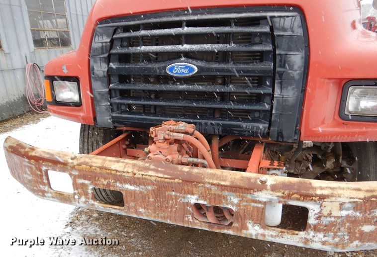 image for item DR5983 1995 Ford F800 oil distributor truck