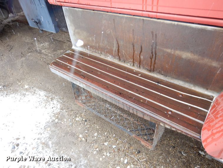 image for item DR5983 1995 Ford F800 oil distributor truck